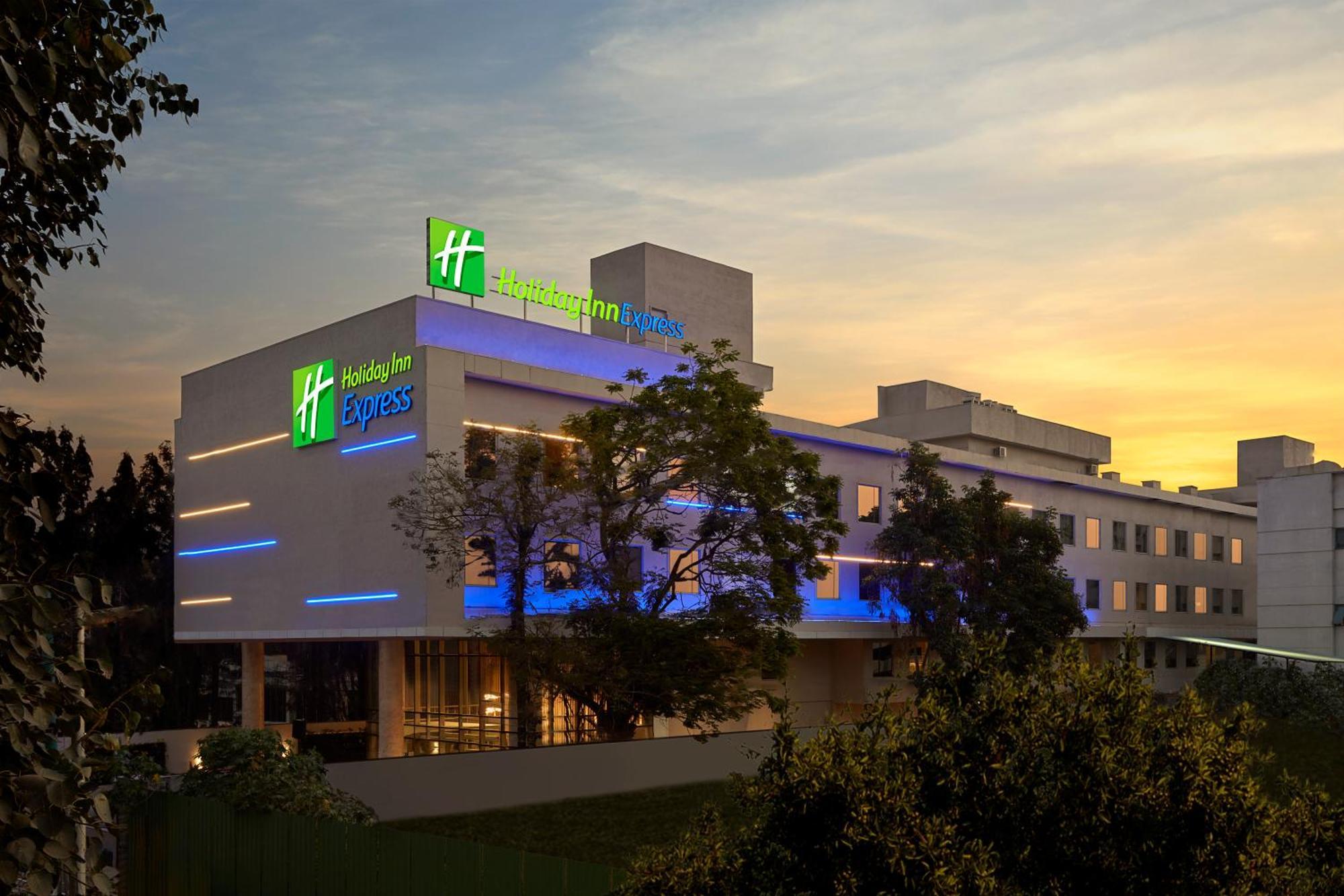 Holiday Inn Express Bengaluru Bommasandra By Ihg Kammasandra Exterior photo